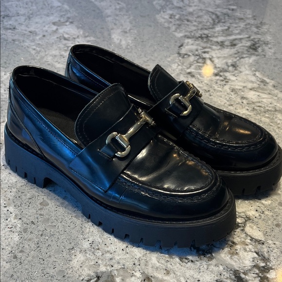 Steve Madden Shoes - Steve Madden Black Patent Loafers with Gold Accent Size 7.5